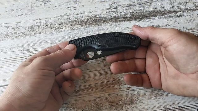 Spyderco tenacious black LW смотреть онлайн