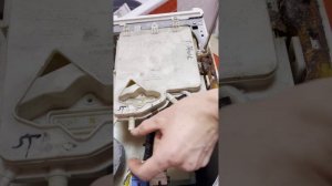 Подтекает машинка с лотка Samsung