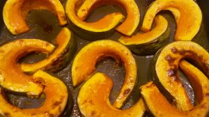 Тыква запеченная в духовке - быстро и вкусно. Рецепт запеченной тыквы с сахаром и сливочным маслом.