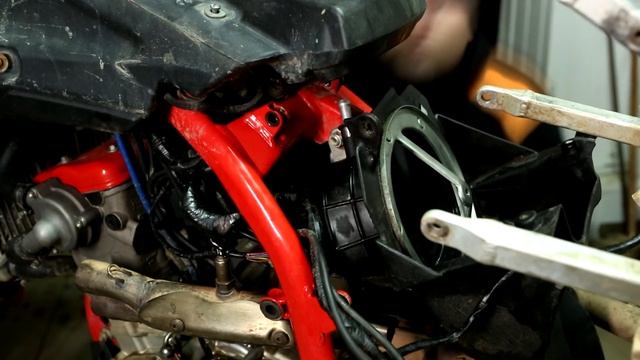 Відновлення воздушного фільтра ендуро мотоцикла SWM RS300R смотреть онлайн