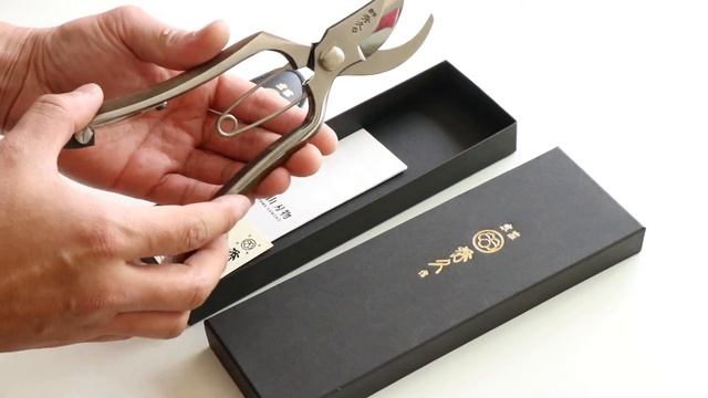 HIDEHISA Secateurs Walnut Trim  T-101