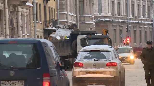 Плановая уборка снега в центре города смотреть онлайн