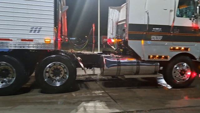 After a long days work take a bath_ Volvo cabover смотреть онлайн