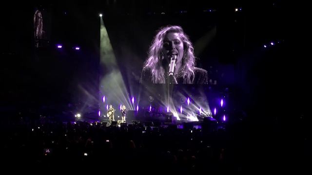 Miley Cyrus - Two Drink Minimum at Chris Cornell Tribute Concert смотреть онлайн