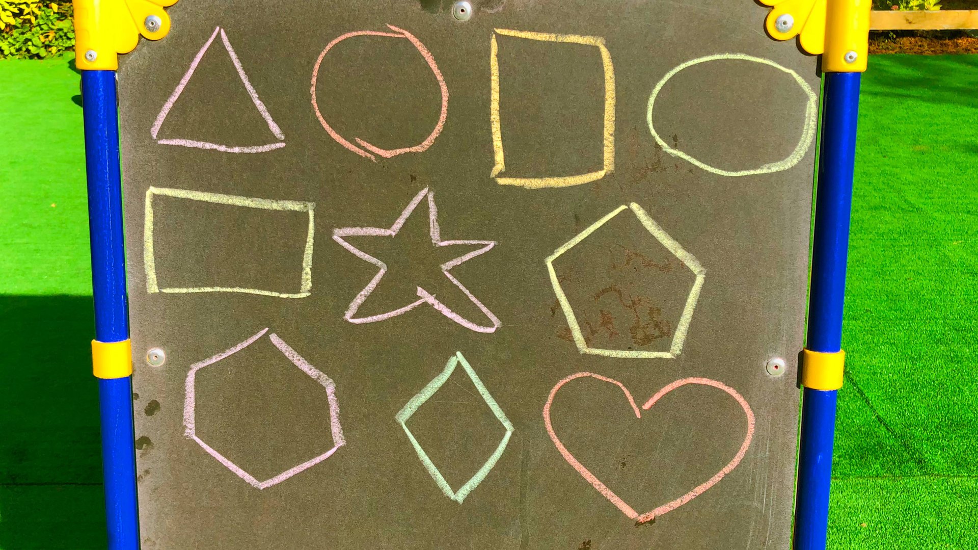 Учим геометрические фигуры и формы | Развивающее видео для самых маленьких смотреть онлайн