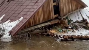 Мощный ледоход снес магазин в Хабаровском крае