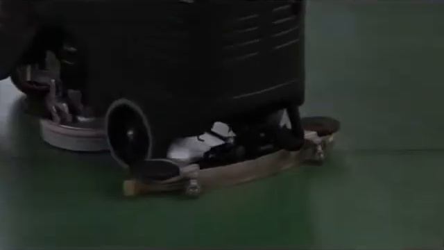 Поломоечные машины с сиденьем Nilfisk BR 652 и Nilfisk BR 752.wmv смотреть онлайн