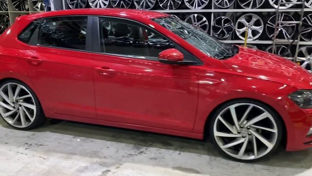 VW Polo nas Roscas aro 20” Pneu 215/30R20 смотреть онлайн