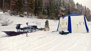 ЩУКА ИЗДЕВАЕТСЯ, БАТЯ РУГАЕТСЯ! / С ПАЛАТКОЙ НА ЛЁД / 2 Дня на Таёжной реке