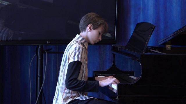 03,25 ЯША 1 смотреть онлайн