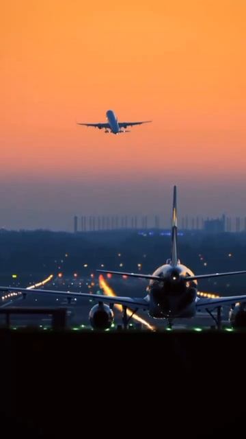 Романтичный вид на закат и блестящий самолет! смотреть онлайн