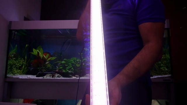EHEIM POWER LED + pantalla para acuarios con plantas muy resistente al agua y buena potencia смотреть онлайн