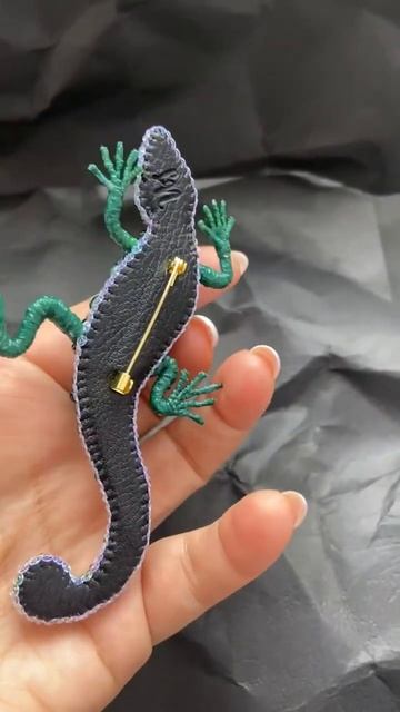 Funny Lizard Rhinestone Brooch Pin смотреть онлайн