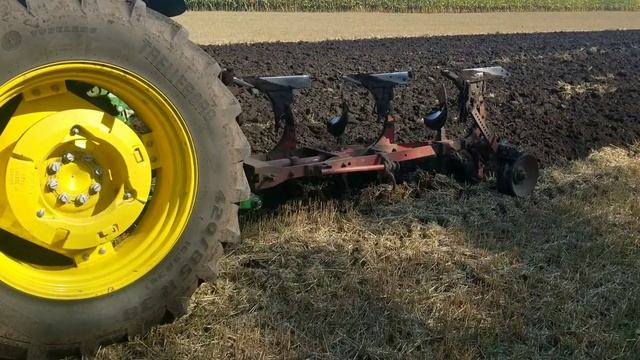 Оранка. Massey Ferguson 6713 & JohnDeere 6110b. смотреть онлайн