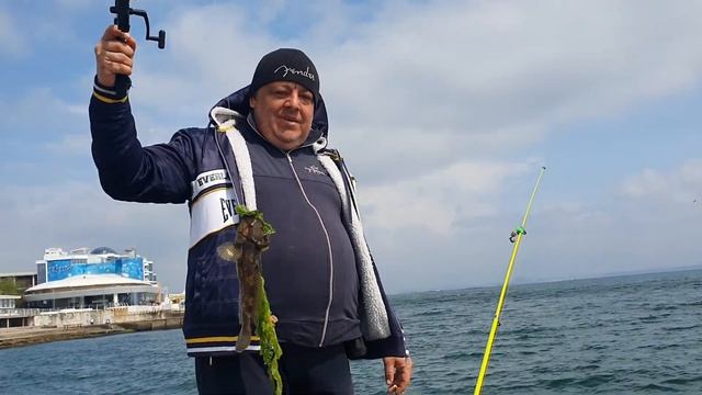 Fishing On The Odessa Pier.  We Catch The Bulls. ❤Рыбалка на одесском пирсе. Ловим бычков.