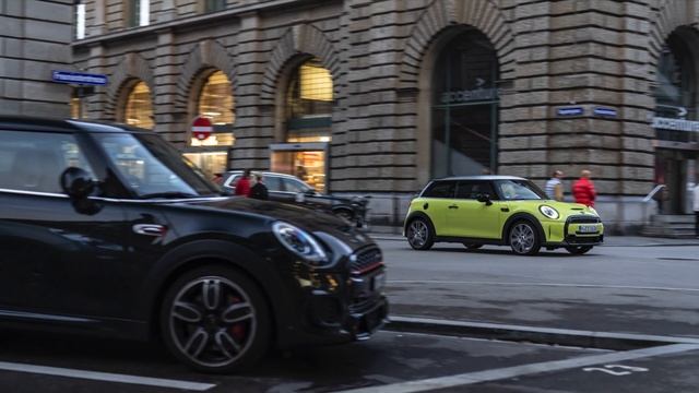MINI Cooper S Zesty Yellow Multitone Roof смотреть онлайн