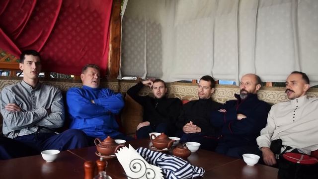 Из-зу лесу было темного