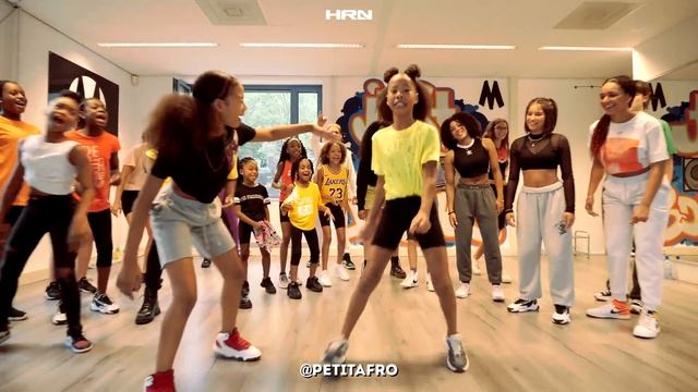 PETIT AFRO - AFRO DANCE- ZWA MA - VIDEO BY HRN смотреть онлайн