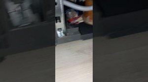 Не отключается насос в посудомоечной машине Electrolux.