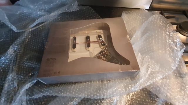 Unpacking EMG DG20 from Andertons смотреть онлайн