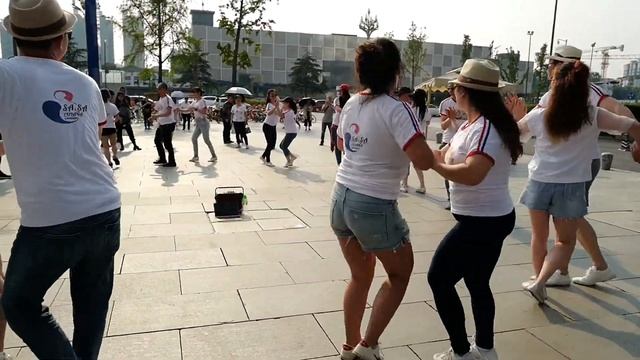 Salsa Rueda Flash Mob 2018 by Salsa Cubana Chengdu смотреть онлайн