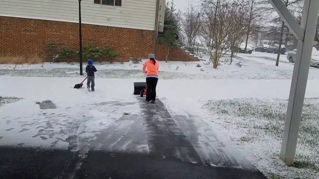 Costway Adjustable Wheeled Snow Pusher/ Ohuhu snow Shovel with wheel Heavy Duty Efficient смотреть онлайн