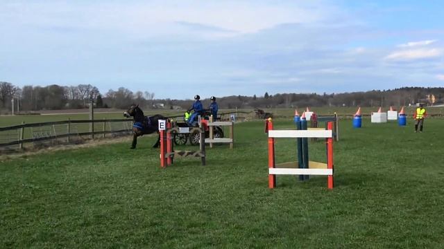 2022 04 24 - 02 - Erika Gustafsson - Maraton Hinder 2 смотреть онлайн