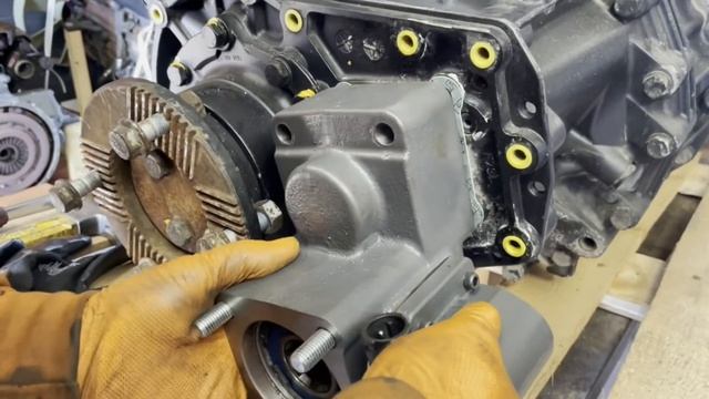 Installation of M W Hydraulics PTO and Quill Shaft for ZF AS Tronic смотреть онлайн
