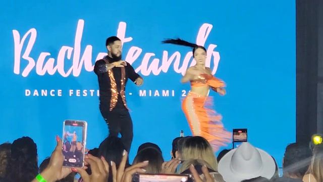 Bachateando Miami 2022 смотреть онлайн