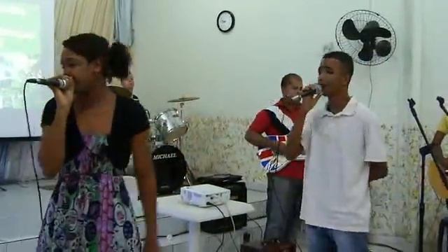 LUCAS E RAQUEL NA FONTE смотреть онлайн