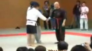 Мастер бесконтактного боя против бойца MMA
