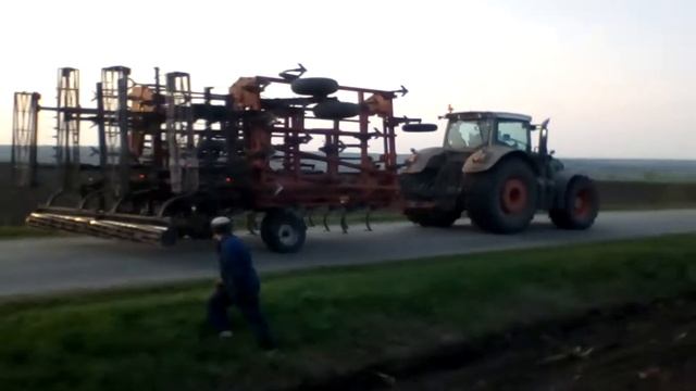 Трактор Фенд 390 в селі Надлак смотреть онлайн