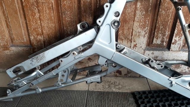 Icarus on removing stubborn rusty swing arm bolt from Kawasaki Honda Yamaha Suzuki KTM Husqvarna смотреть онлайн