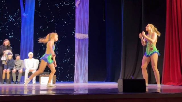 Тараненко Анастасия и Тюкменева Полина принимают участие в постановке "Три желания" смотреть онлайн