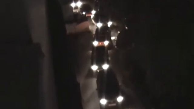 Машины в нашем дворе.avi смотреть онлайн