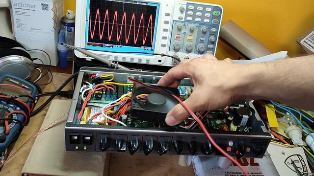 Peavey 6505 MH Mini Head PROBLEM SOLVED (overheating voltage regulators) смотреть онлайн