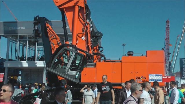 Hitachi ZX870 demolition excavator смотреть онлайн