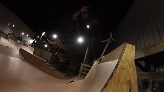 At The Skate Yard with Still Down Co Skateboarding смотреть онлайн