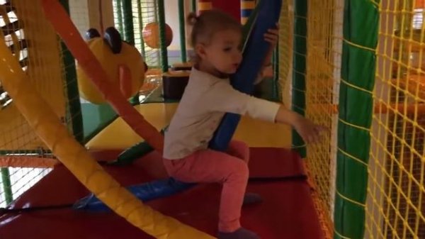 ВМ: Играем в Детском лабиринте РК Апельсин | Playing in the kid's labyrinth