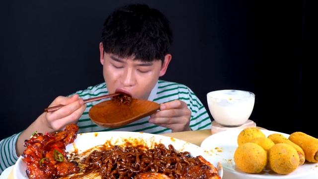 ASMR 짜라짜라 짜왕면 고추장직화구이 차돌말이새우 뿌링핫도그 먹방~! Black Bean Noodles With Spicy Chicken Cheese Stick MuKBang~ смотреть онлайн