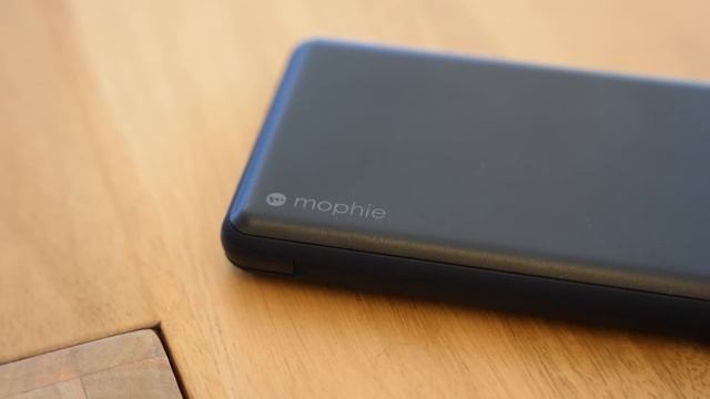 $22 Anker vs $80 Mophie (Which is the better Power Bank?) (feat. @TrishaHershberger) смотреть онлайн