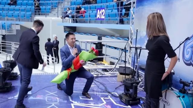 Свадебное предложение на матче "Барыса" смотреть онлайн