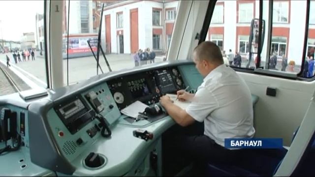 Сегодня в краевой столице торжественно запустили две новые пригородные электрички смотреть онлайн