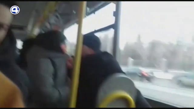 Ребенку разбили телефон в автобусе смотреть онлайн