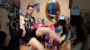 Женский пук, как пукает девушка