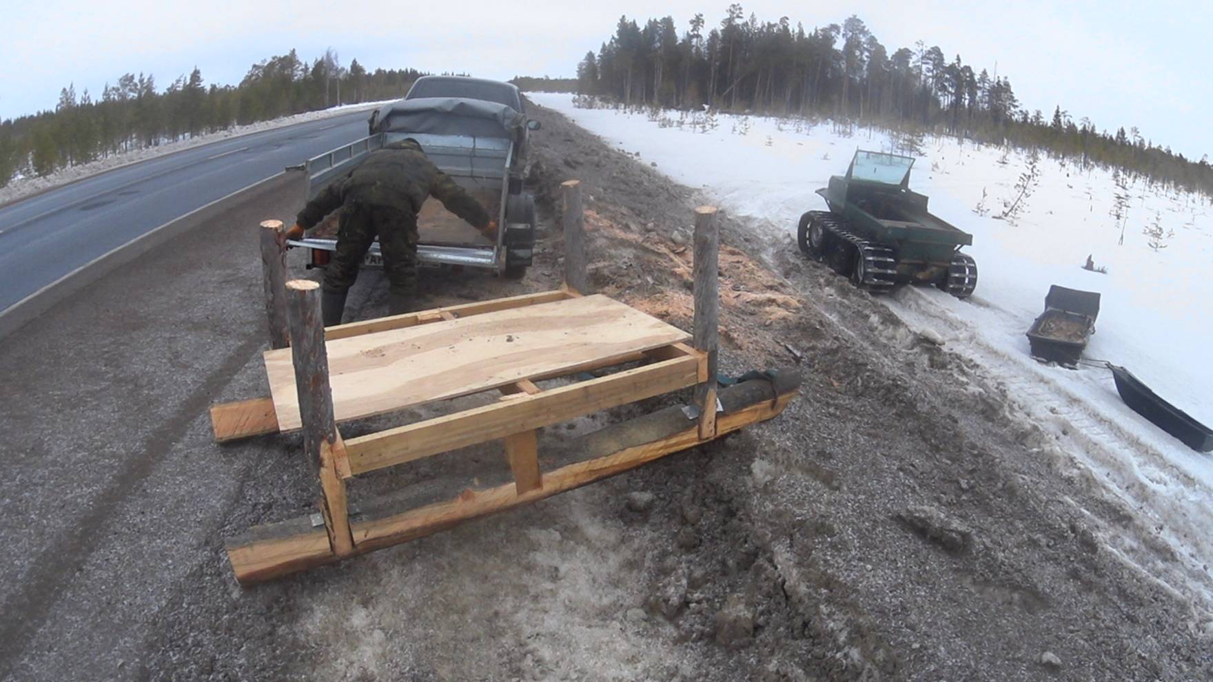 ВОВА ДОСМЕЯЛСЯ!НАШИ НОВЫЕ САНИ РАЗВАЛИЛИСЬ НА БОЛОТЕ! смотреть онлайн