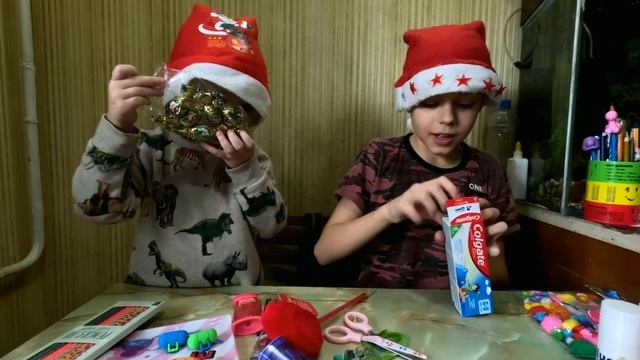 РАСПАКОВКА ПОДАРКОВ НА НГ от деток из Германии! смотреть онлайн