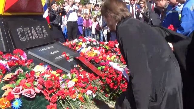 Возложение цветов на площади Свободы г.Тихвин 9 мая 2018 года смотреть онлайн