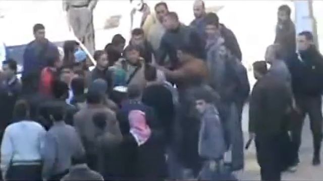 Syria - Aleppo - City - 20111209 - Militia near Salah al-Din Mosque - 4 - man abducted смотреть онлайн