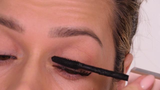 Hooded Eyes? Sparse Lashes? Try this SIMPLE makeup TIP everyone should use! | Shonagh Scott смотреть онлайн